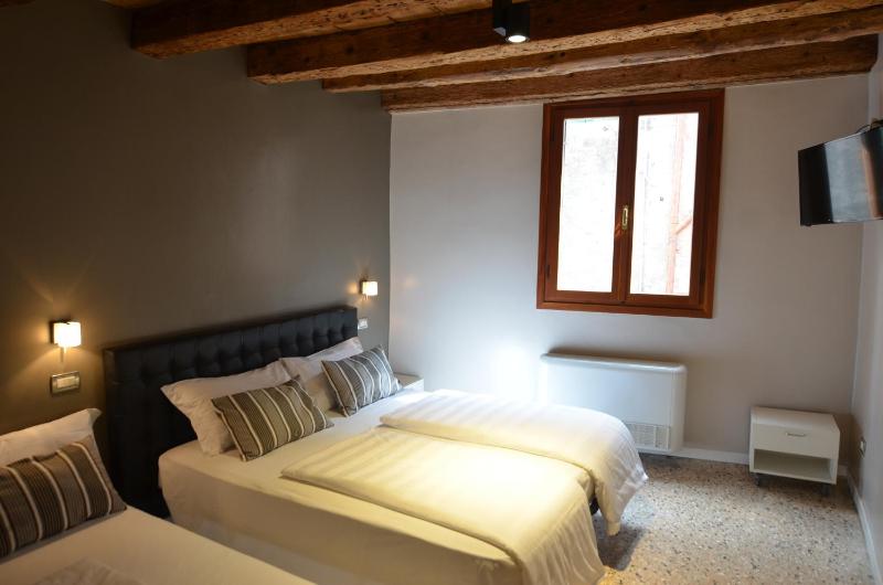 One-Bedroom Apartment Rio Uno - Calle de la Corona Castello 4741 image 2