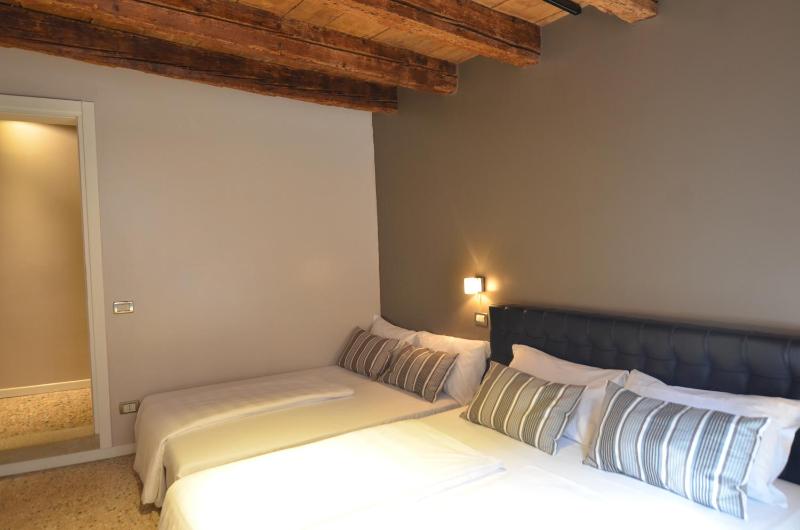 One-Bedroom Apartment Rio Uno - Calle de la Corona Castello 4741 image 1