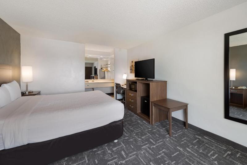 Queen Room - Exterior image 1