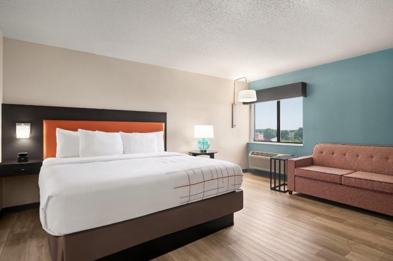 Executive King Room image 2