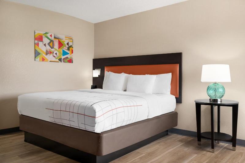 Executive King Room image 3