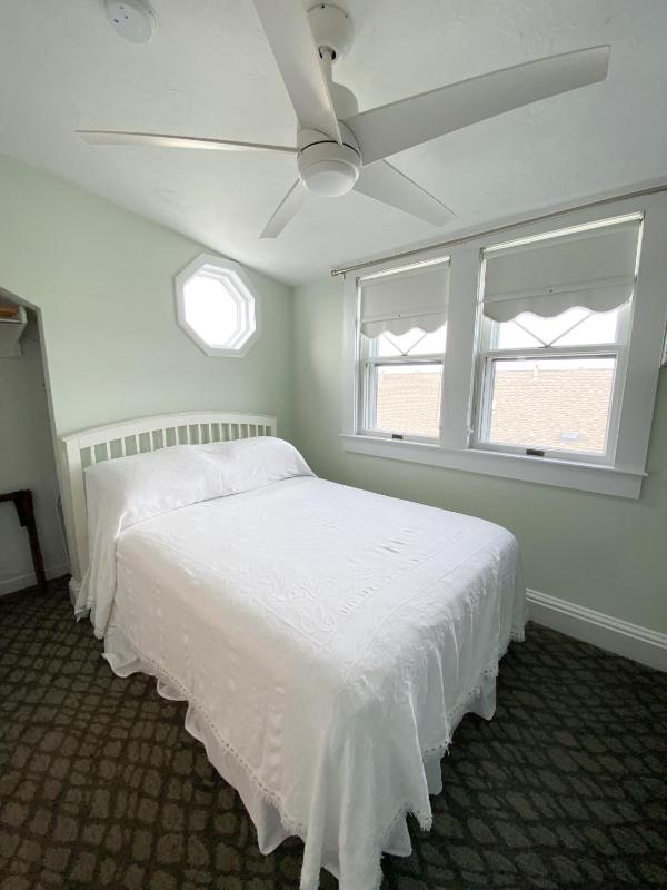 Double Room with One Double Bed– 306 image 2