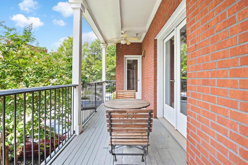 King Suite with Balcony image 2