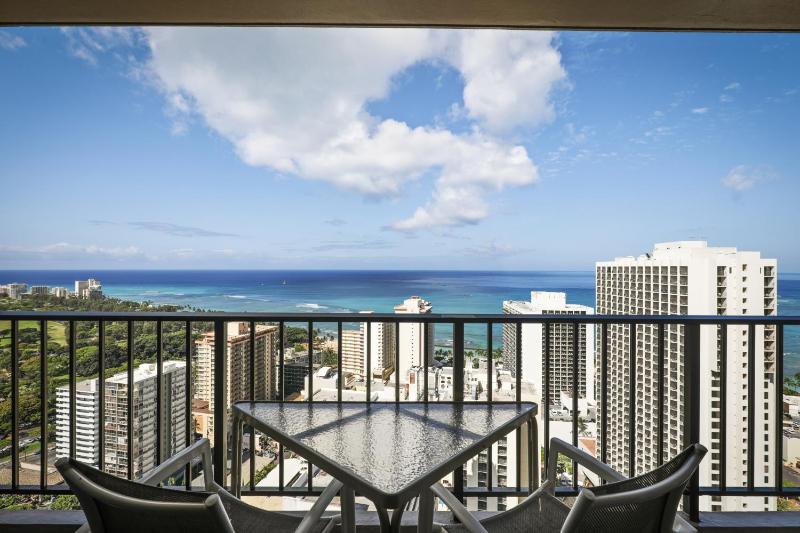 One-Bedroom Suite with Ocean View image 4