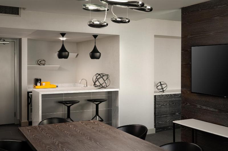 One-Bedroom Suite with Two Queen Beds image 1