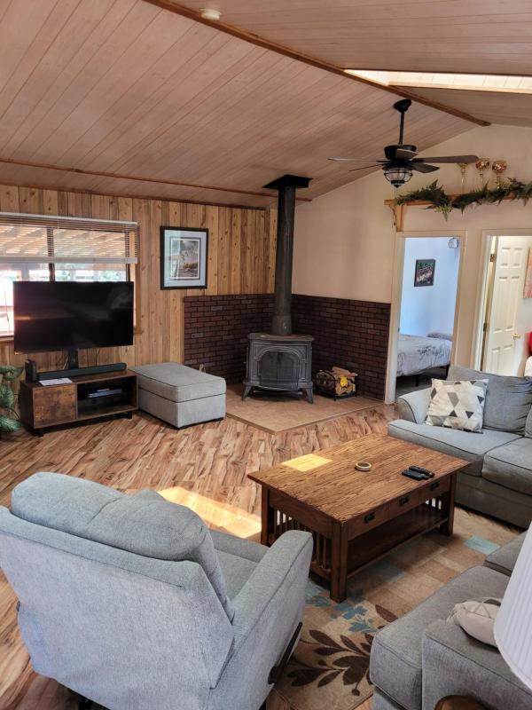 Three-Bedroom Cottage image 4