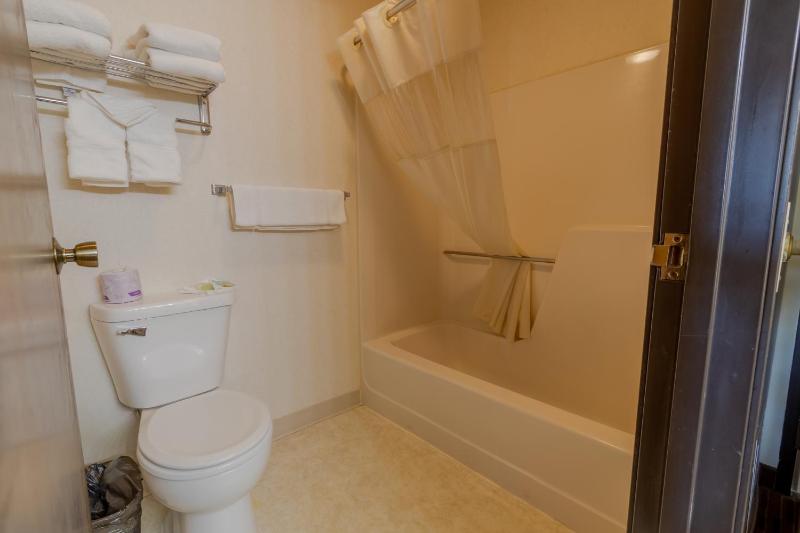 Double Room with Two Double Beds - Non-Smoking image 4