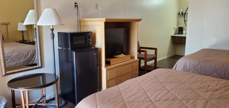 Double Room with Two Double Beds image 2