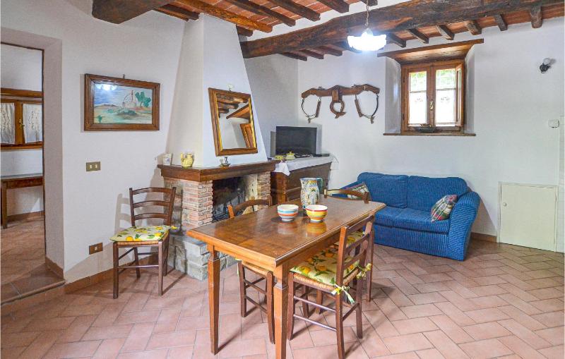 2 Bedroom Amazing Apartment In Cortona - image 14