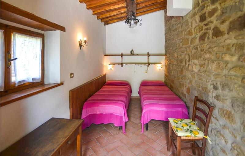 2 Bedroom Amazing Apartment In Cortona - image 15