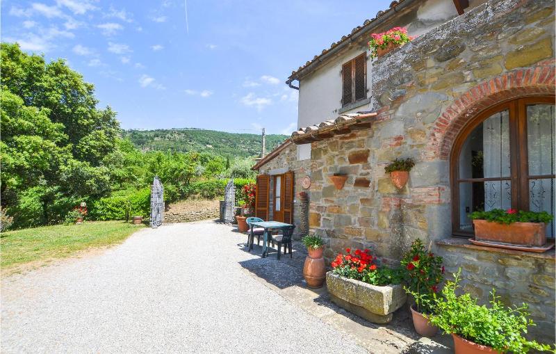 2 Bedroom Amazing Apartment In Cortona - image 6