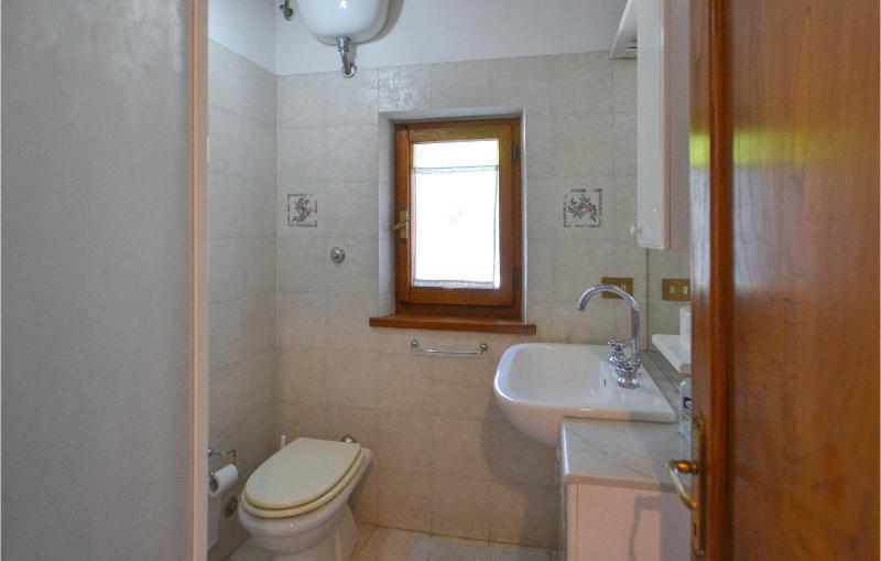 2 Bedroom Amazing Apartment In Cortona - image 7