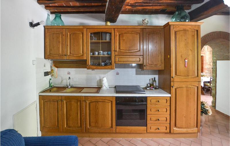 2 Bedroom Amazing Apartment In Cortona - image 12