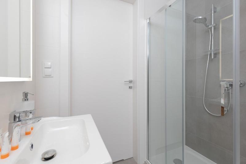 Mielno Sea & Lake Apartment by Noclegi Renters - image 3