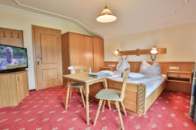 Double Room with Balcony image 2