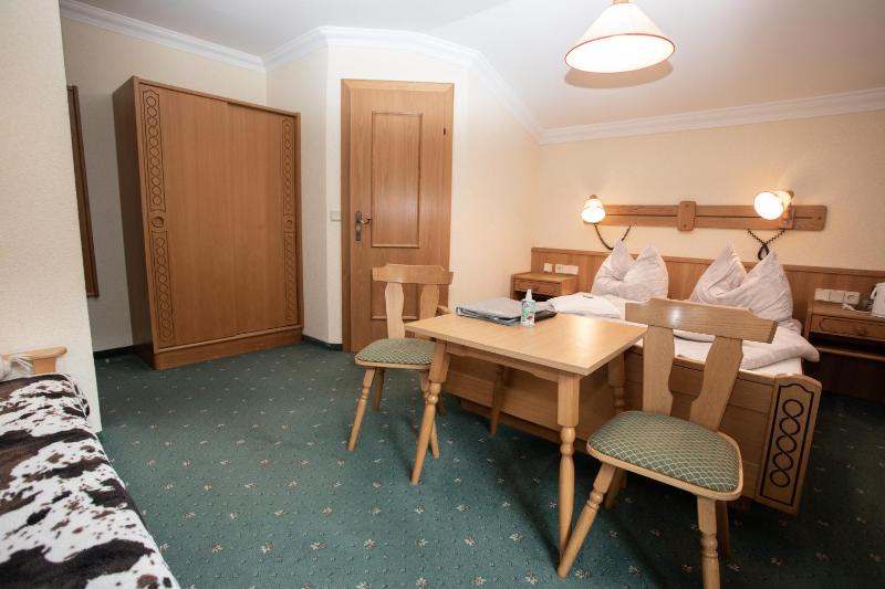 Double Room with Balcony image 4