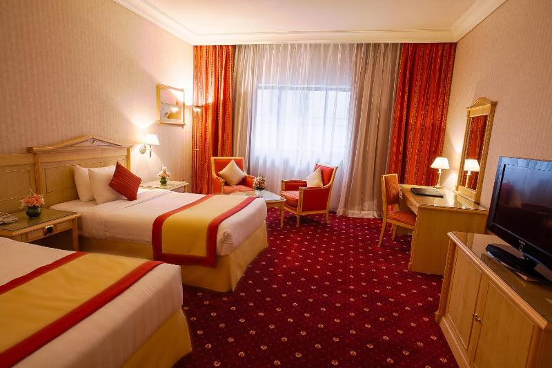 Standard Twin Room image 3