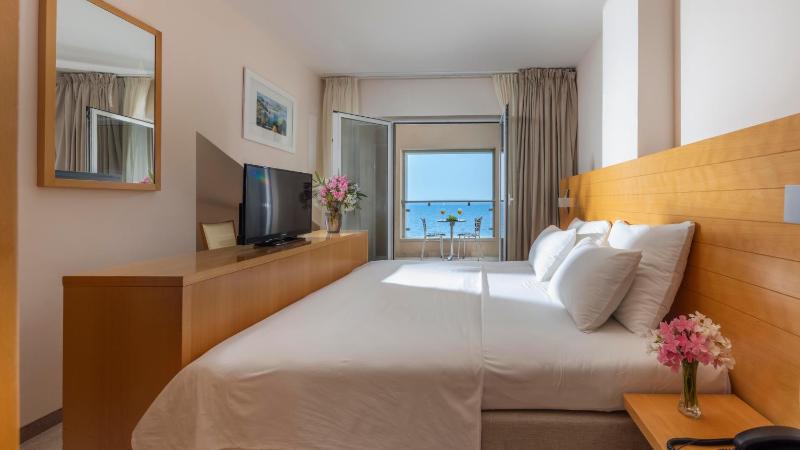 Premium Double Room image 4