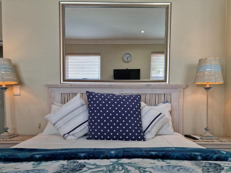 'The View' on Bikini Beach Seafront 2 bedroom Sleeps 4 - image 13