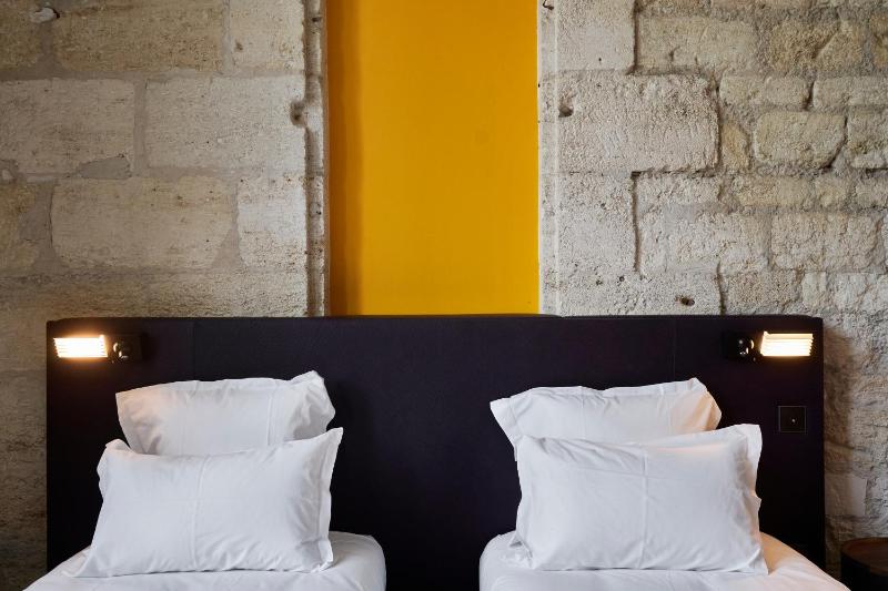 Standard Twin Room image 1