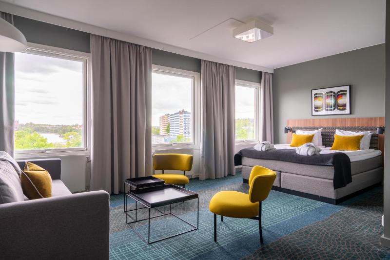 Deluxe Twin Room image 4