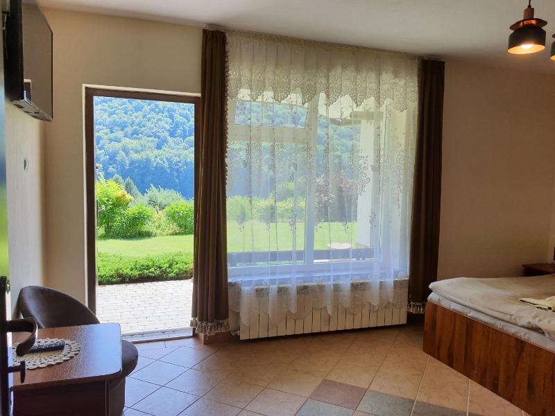 Double Room with Lake View image 2