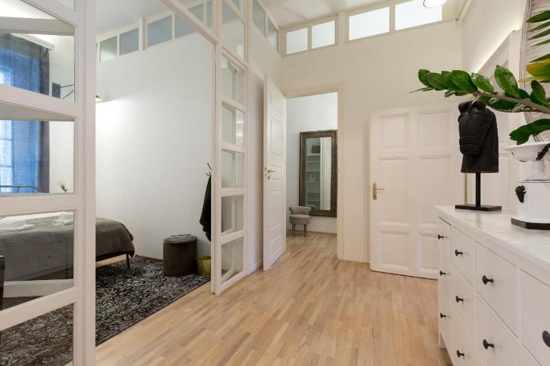 Bohemian Dream Home In The Absolute Center w 2BR/2BT - image 14