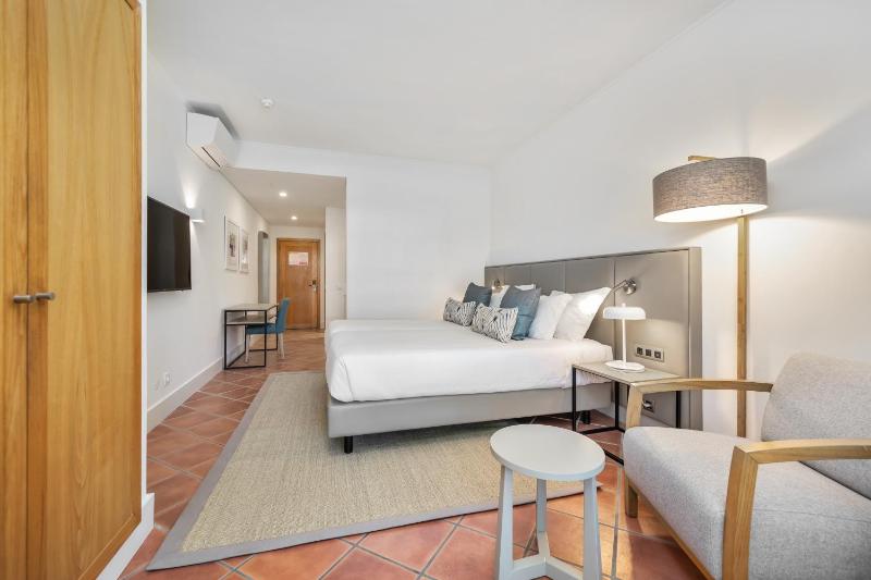 The Patio Suite Hotel - image 29