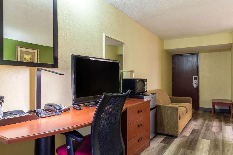 Double Room with Two Double Beds - Non-Smoking image 4
