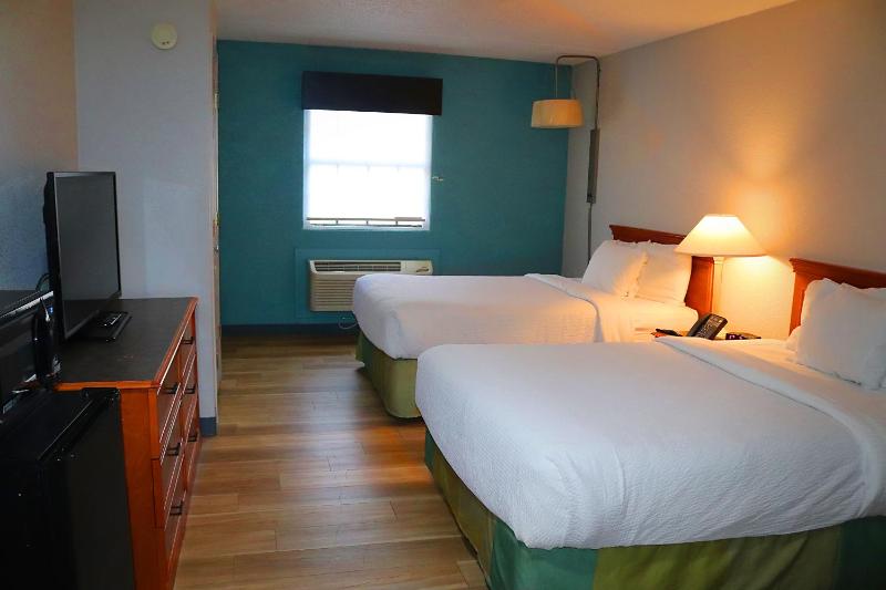 Deluxe Double with Two Double Beds  image 3