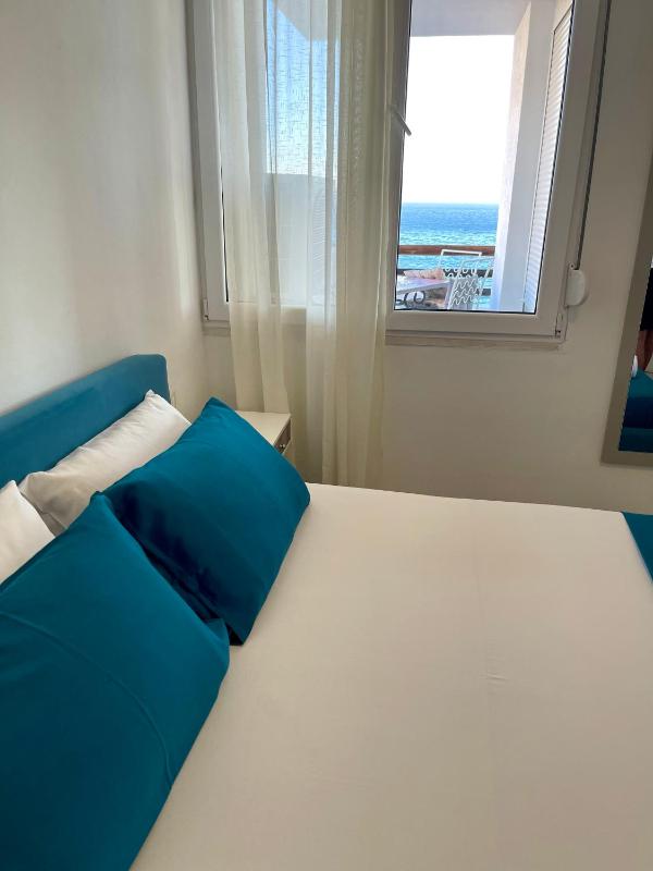 Apartment with Sea View image 3