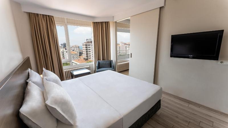 One-Bedroom Apartment image 4