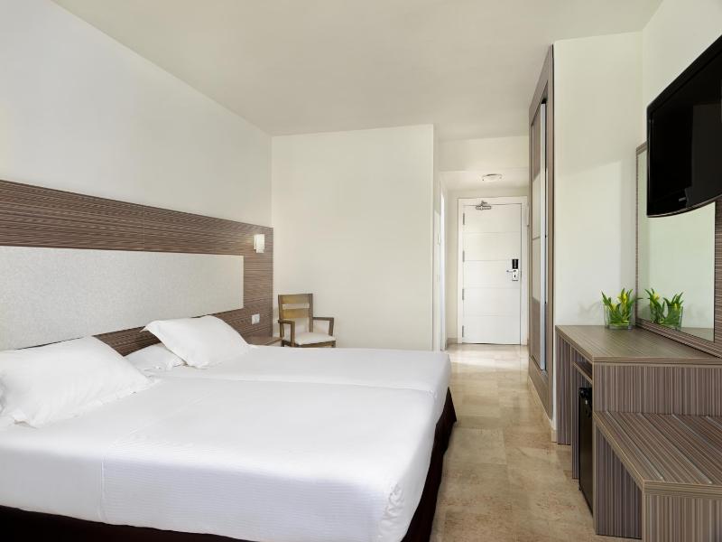 Double or Twin Room with Pool View (2 Adults) image 4