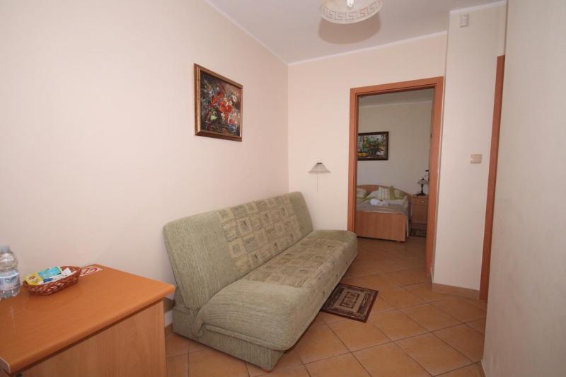 Studio (3 Adults) image 1