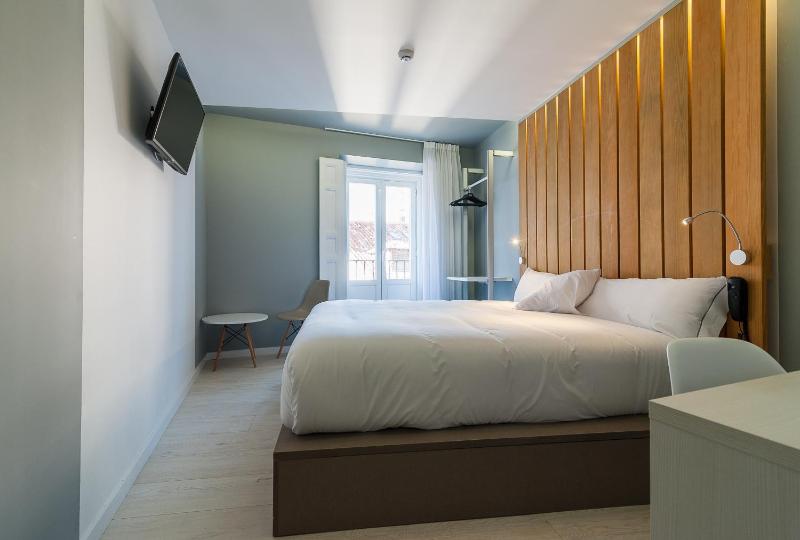 Premium Double Room image 2