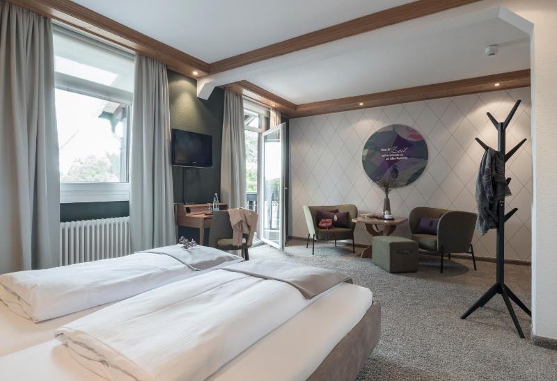 Double Room with Balcony image 2