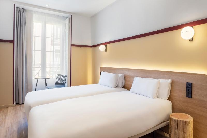 Twin Room image 1