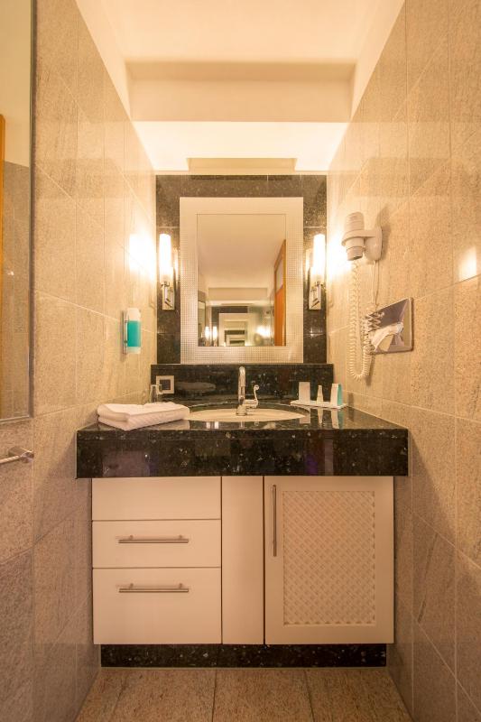 Junior Suite with Ocean View image 3