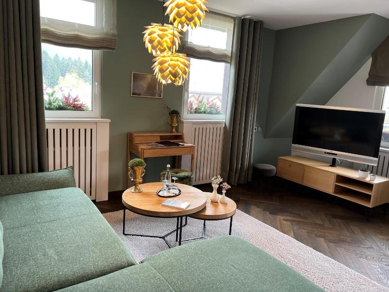 Deluxe Double Room with Balcony image 3