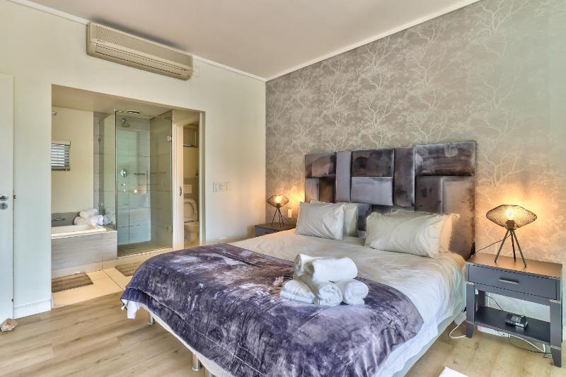 One-Bedroom Apartment image 1