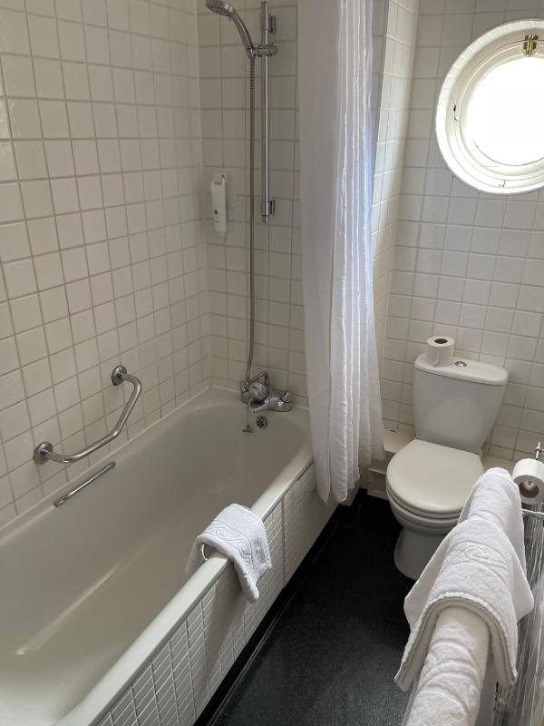 Twin Room image 1