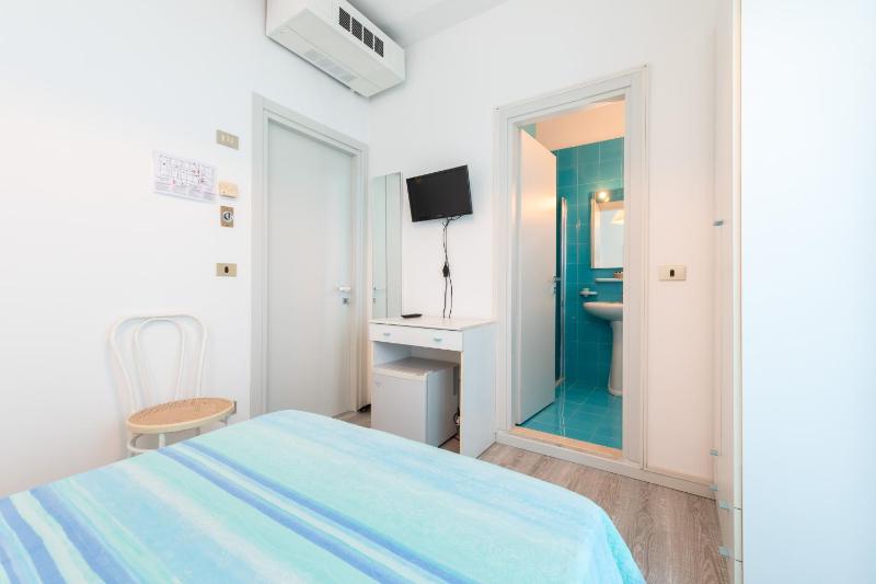 Single Room image 4