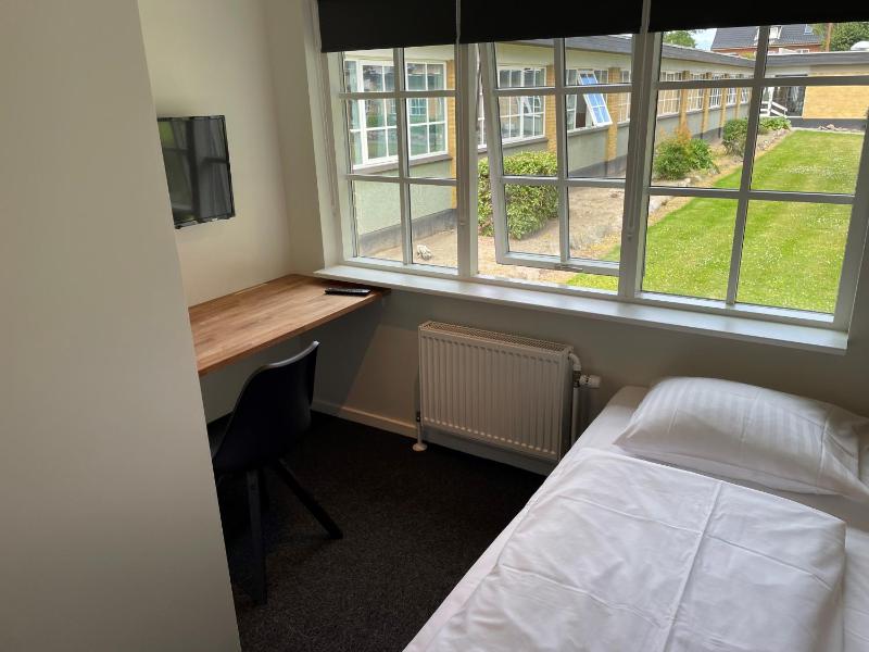 Single Room with Private Bathroom image 3