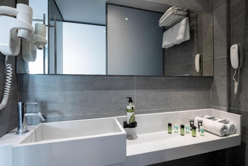 Double Room with Street View No Balcony image 4