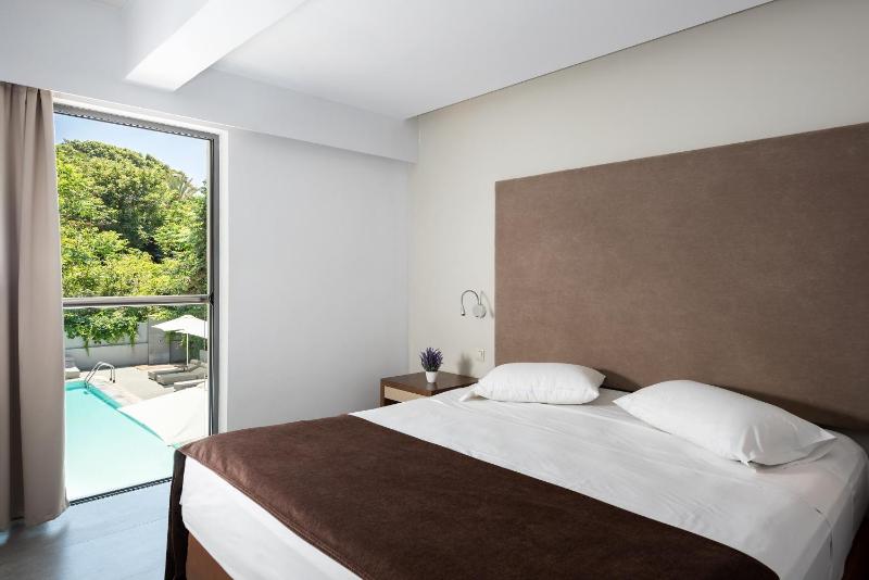 Oktober Downtown Boutique Hotel - image 12