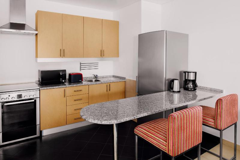 One-Bedroom Apartment image 4