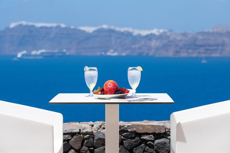 Premier Suite with Hot Tub and Panoramic Volcano View image 1