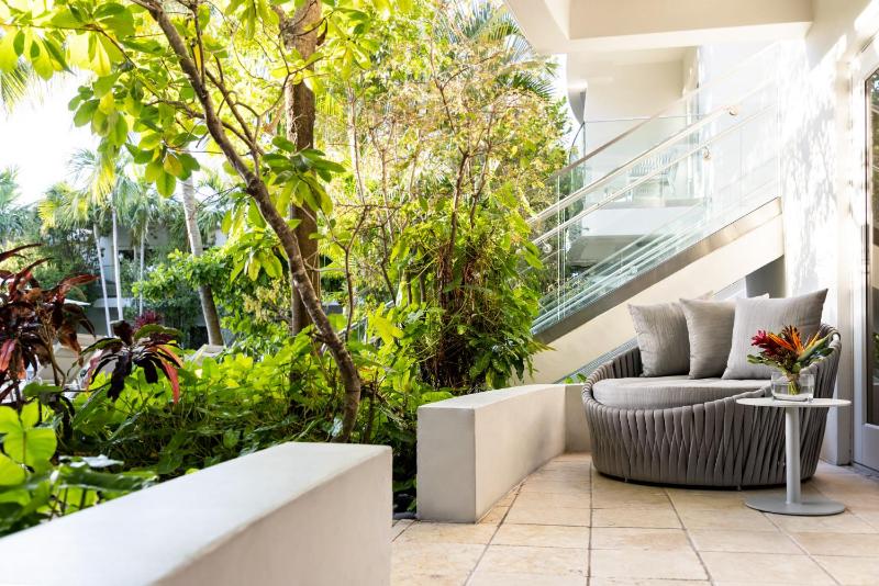 Two-Bedroom Suite with Pool View image 4