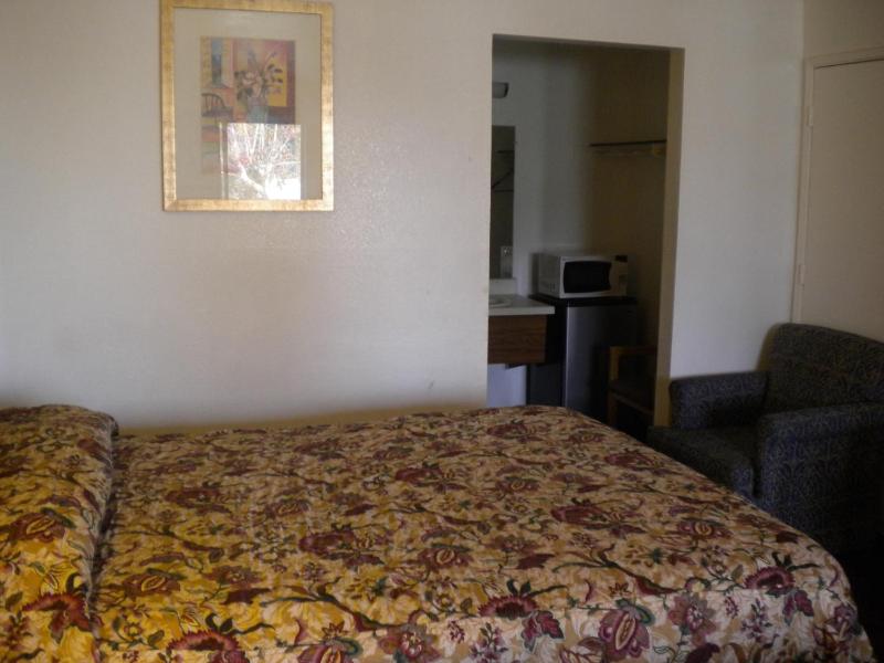 Standard Queen Room image 2