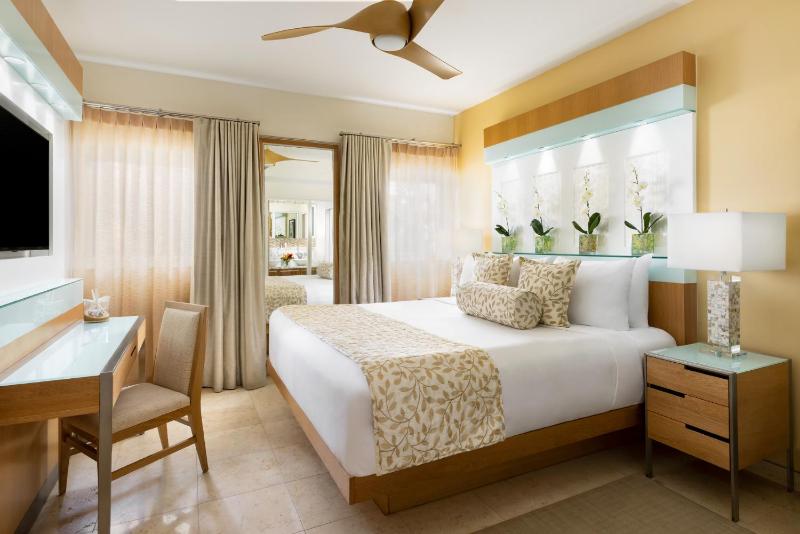 Two-Bedroom Suite with Pool View image 2